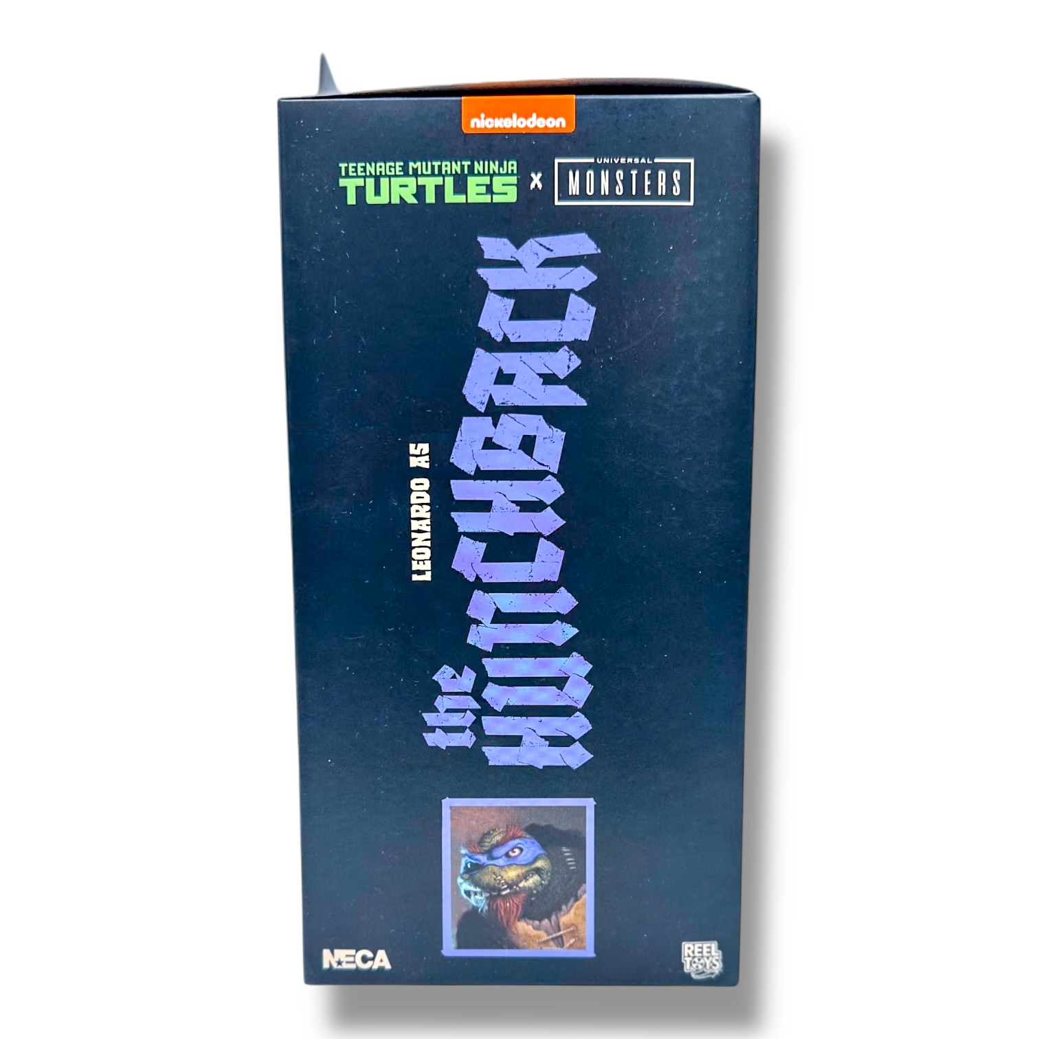 NECA – Universal Monsters x TMNT: Leonardo as The Hunchback (Ultimate 7” Scale) - Image 4